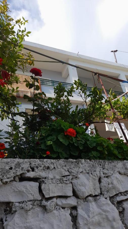 Meto Rooms Sarandë Esterno foto