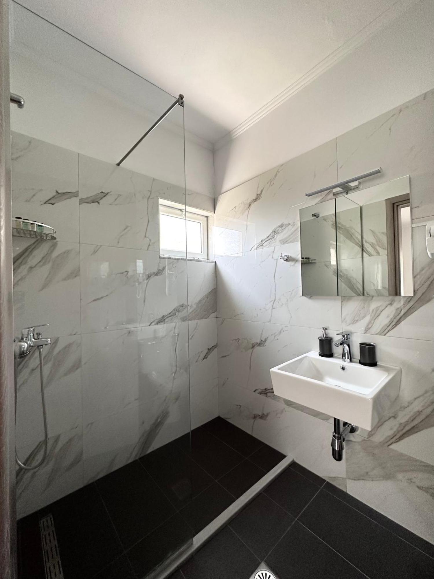 Meto Rooms Sarandë Esterno foto